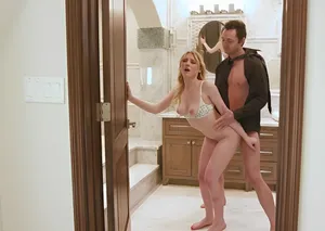 "Nếu anh ấy biết tôi như thế này, liệu anh ấy có vui không?" Mạo hiểm tính mạng trong mùa dịch, cuộc trò chuyện ở bãi đỗ xe thật thú vị